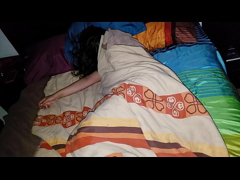 ❤️ ස්ටේප්සන් තම තරුණ සුළු මව නිදා සිටියදී ඇයට බැණ වදියි. ️❌ Fucking අප වෙත ❌